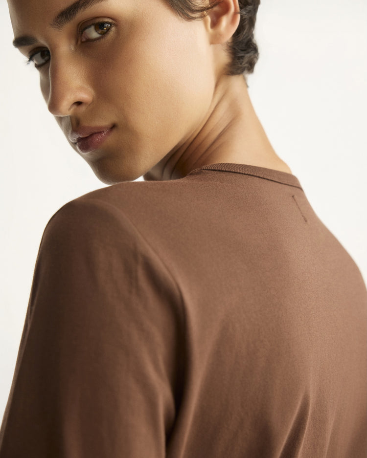 Sullivan Long Sleeve Tee in Chocolate