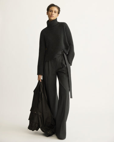 Heath Pleated Barrel Trouser in Charcoal