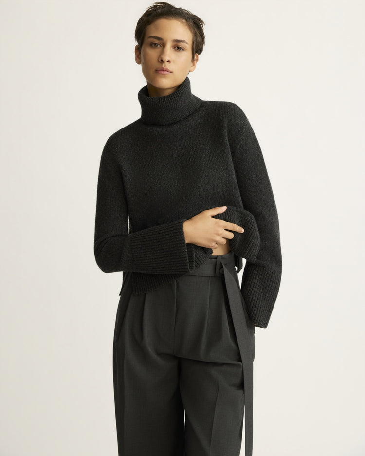 Heath Pleated Barrel Trouser in Charcoal